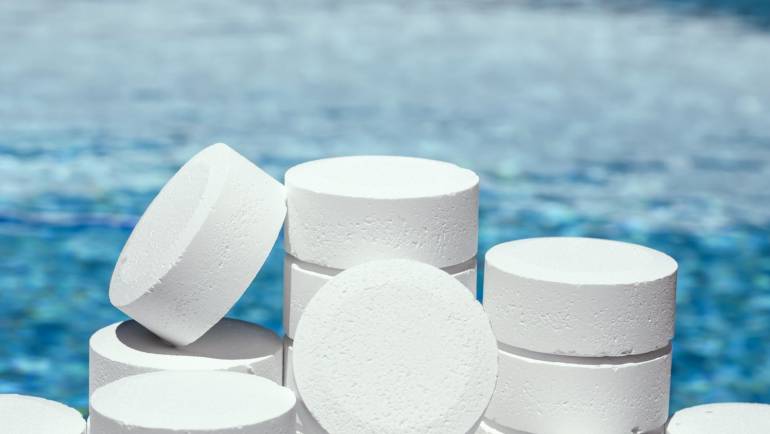 Chlore dans les piscines : la vérité sur le désinfectant le plus utilisé