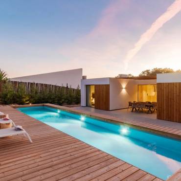 Habiller le contour d’une piscine : 10 idées