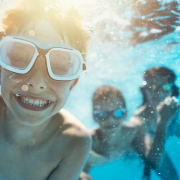10 conseils pour encourager vos enfants à venir se baigner dans votre piscine