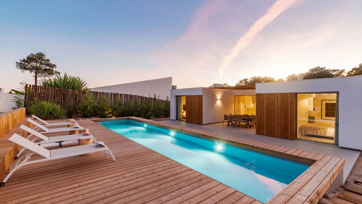 Habiller le contour d’une piscine : 10 idées